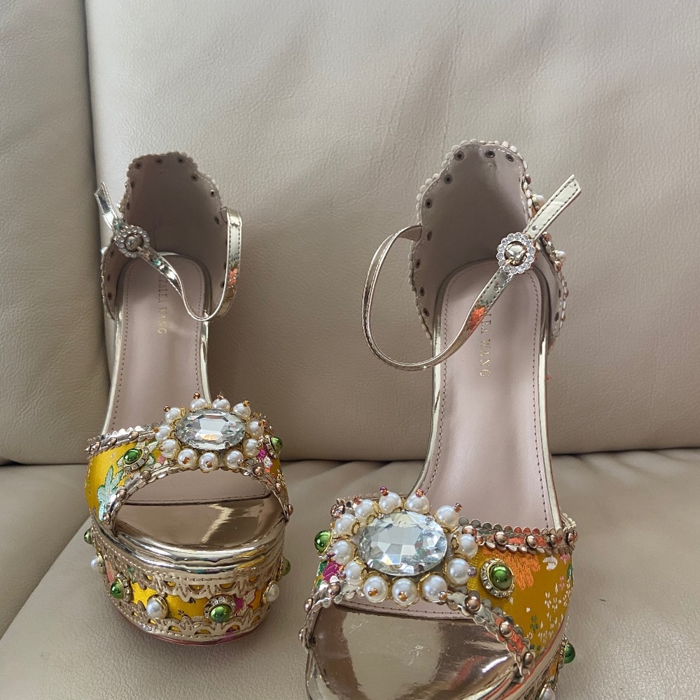 New Azalea Wang platforms